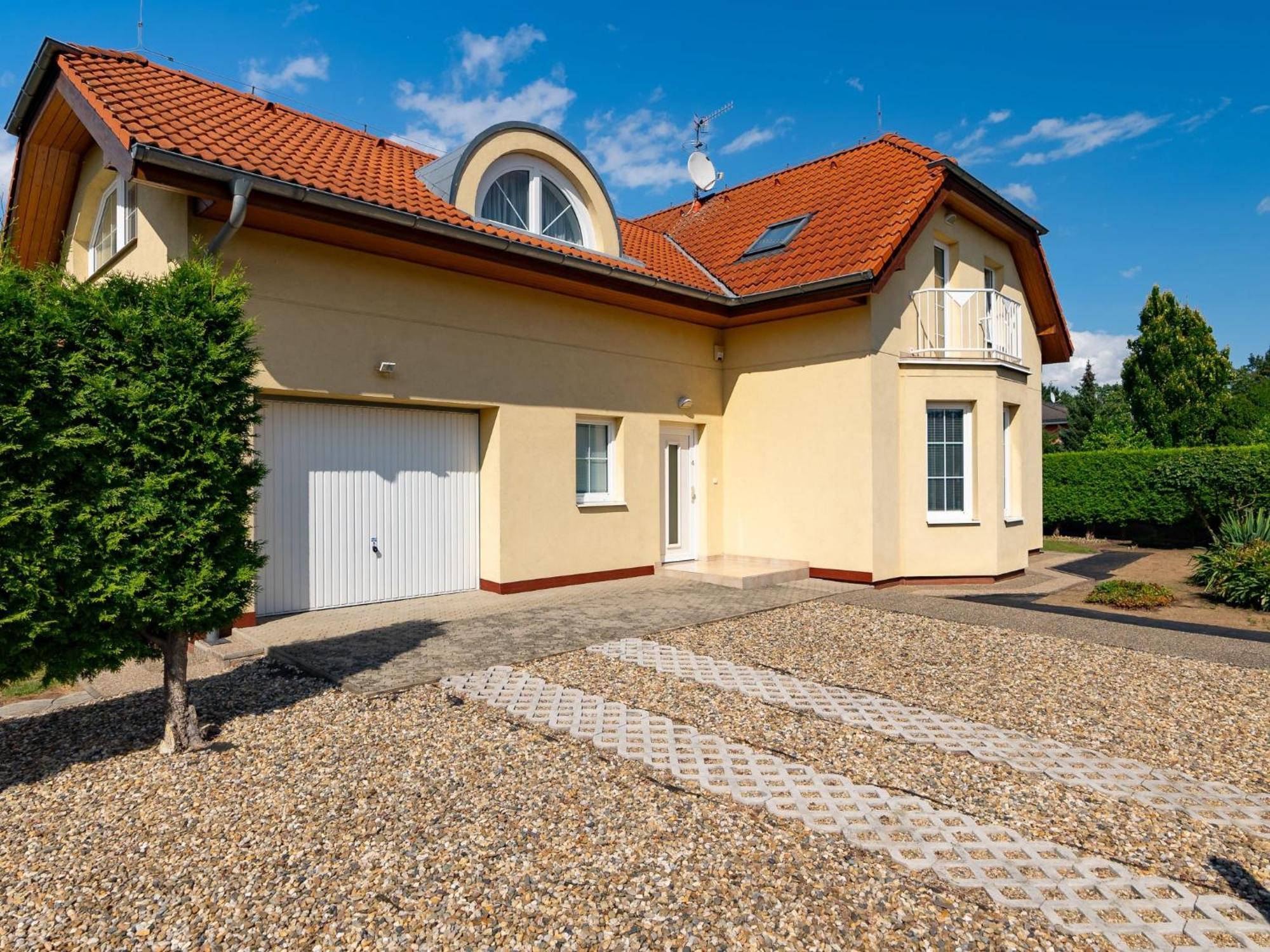 Libonovska By Interhome Villa Praga
